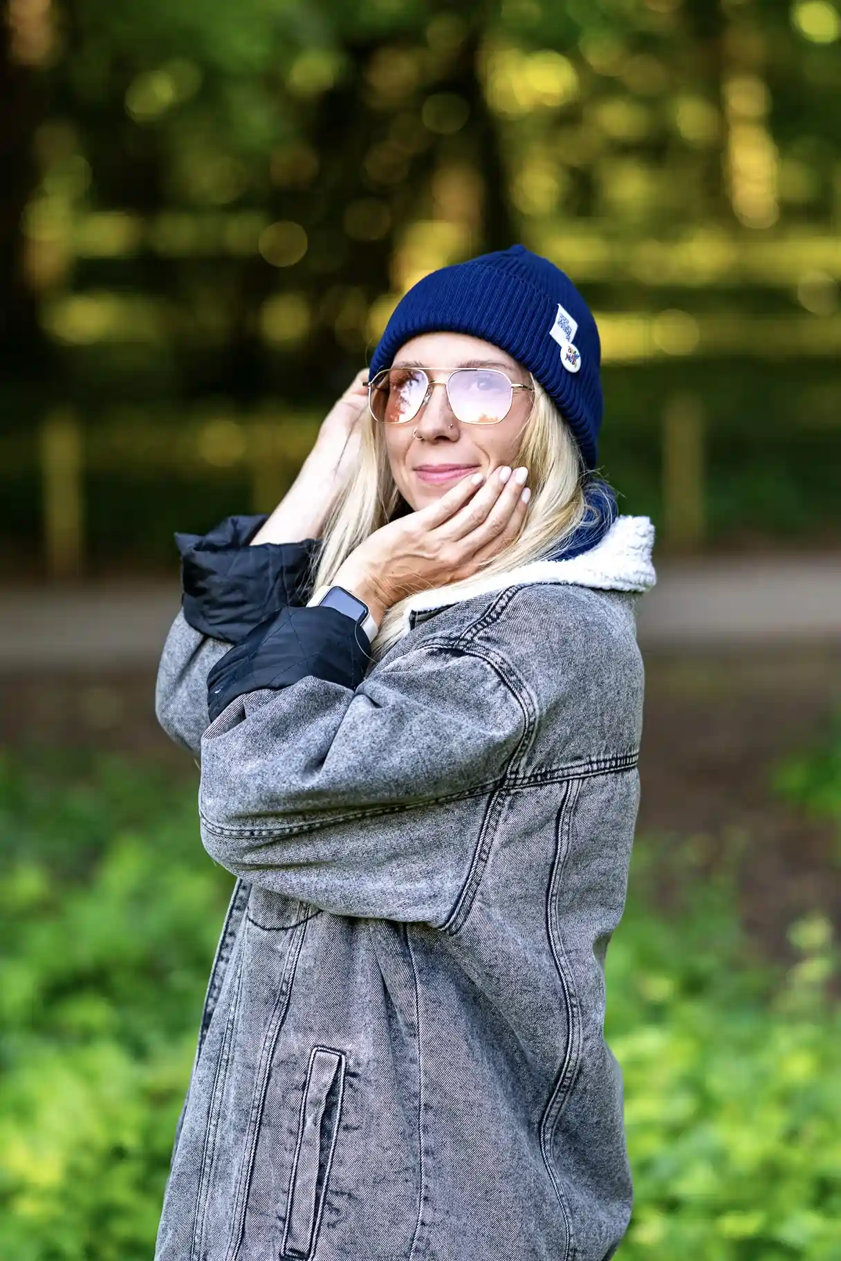 Damska czapka beanie z bawełny logo kolorowe "Ciemny Granat Navy" 183 modna krótka czapka