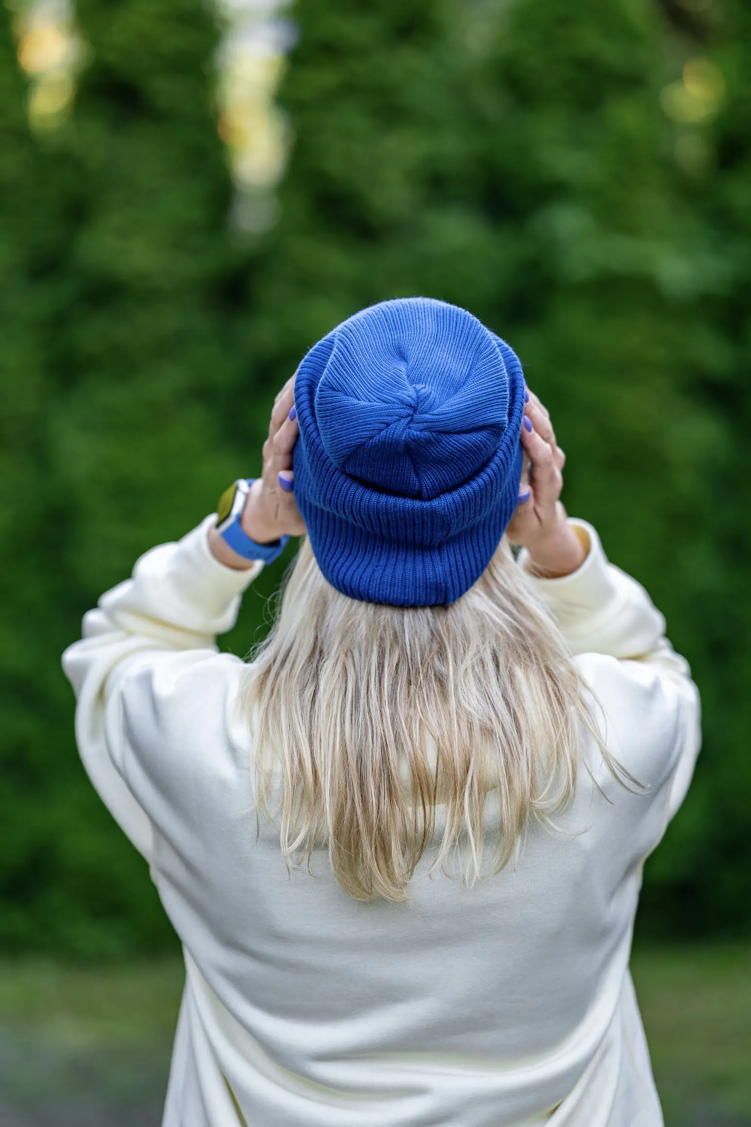 Czapka slouchy MERINO logo kolorowe "Niebieski Kobalt" 112 20260724 DSC 9669