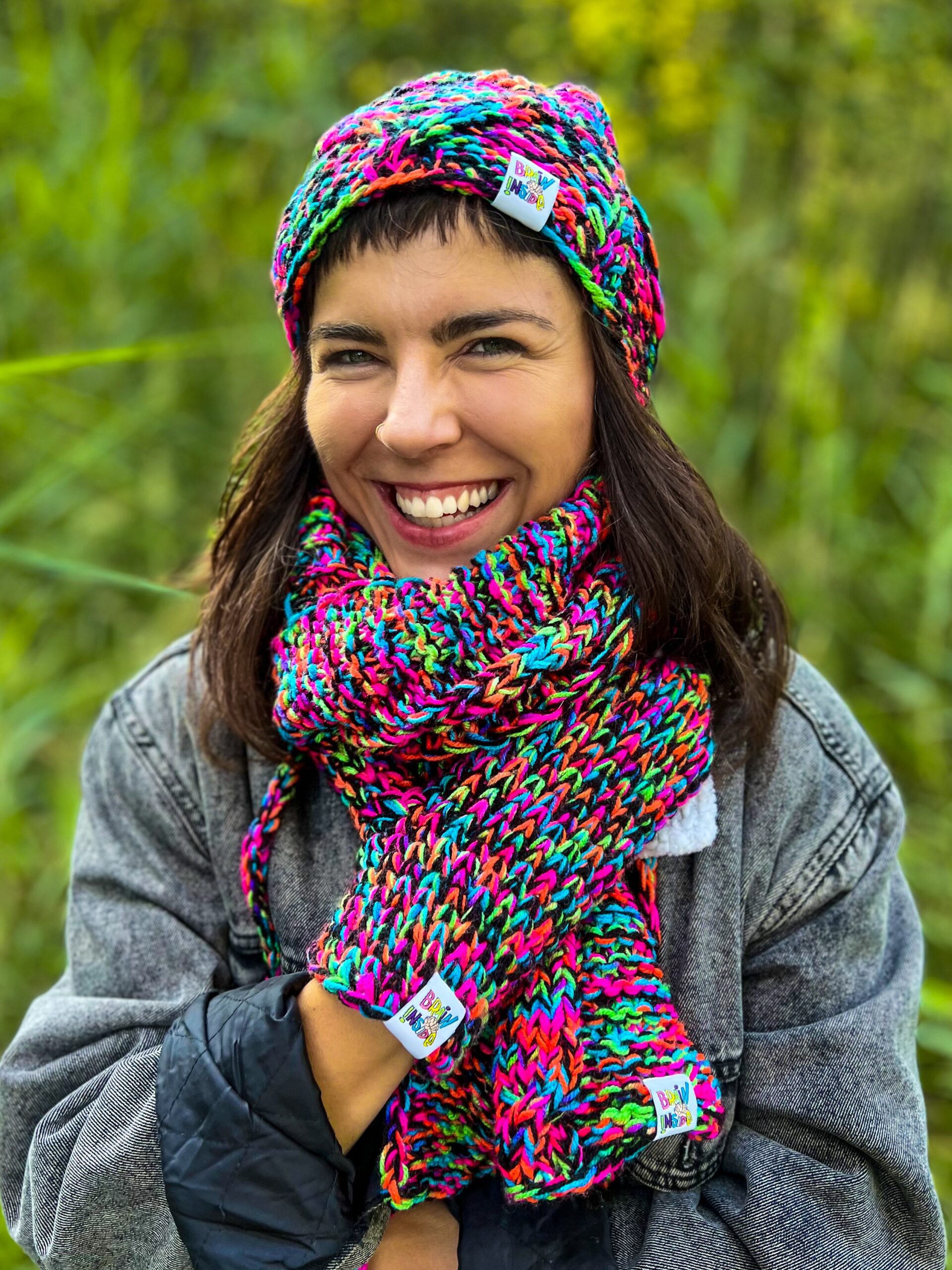 Rękawiczki handmade ze sznureczkiem ,,Czarne kolorki" 185 Ciepły szalik – wykonany z najwyższej jakości wełny merino, ręcznie robio