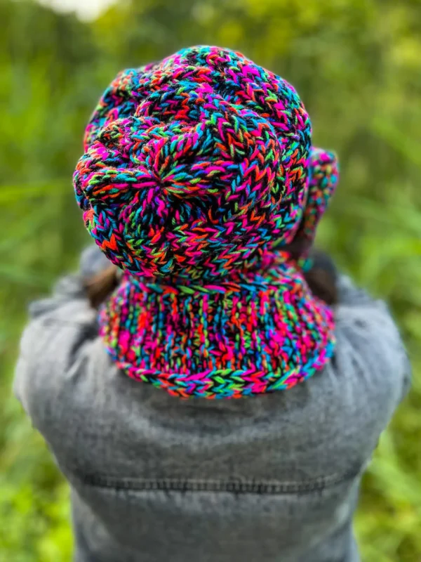 Luźna czapka MERINO 50% "Czarne kolorki" THIS IS IT 7 Czapka nieugniatająca włosów na każdą okazję – Ciepło bez kompromisów dla fryzury.