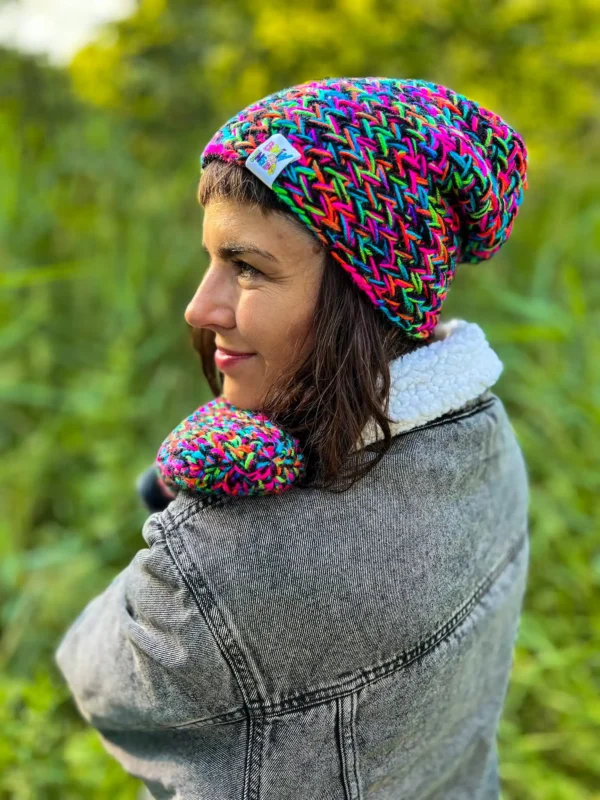 Czapka bez polaru EXPLORER ,,Czarne kolorki" 13 Elegancja i komfort – wełniana czapka slouchy, idealna na każdą okazję.