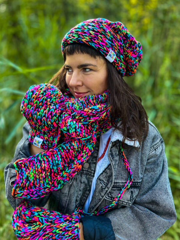 Rękawiczki MERINO 50% ,,Czarne kolorki" 8 Elegancki szalik – ręcznie robiony przez seniorki z miękkiej wełny merino,