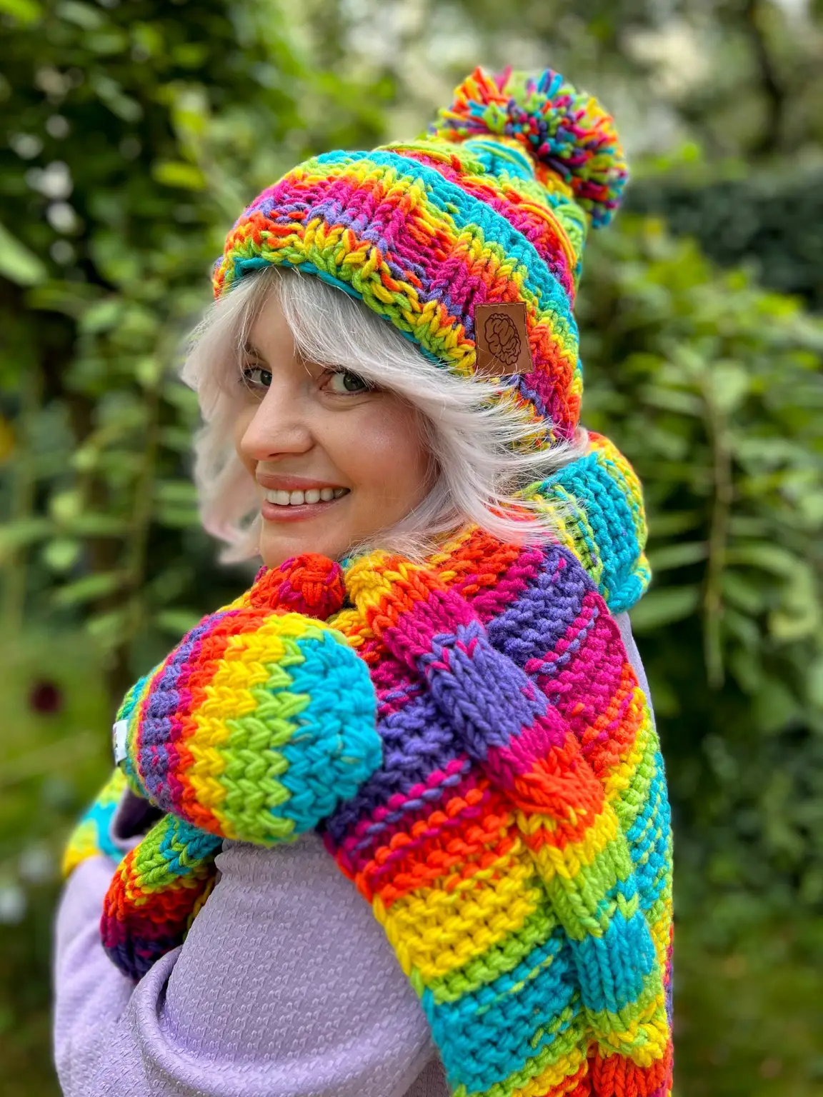 Kolorowe rękawiczki handmade ze sznureczkiem ,,Tęcza" 18 Handmade tęczowe rękawiczki – styl i komfort w jednym