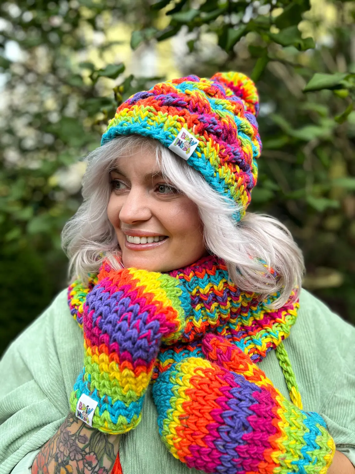Kolorowe rękawiczki handmade ze sznureczkiem ,,Tęcza" 17 Kolorowe mitenki – funkcjonalny akcent zimowej garderoby