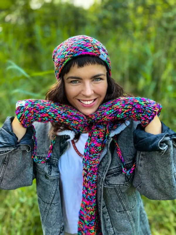Czapka bez polaru EXPLORER ,,Czarne kolorki" 11 Modny dodatek – wełniana czapka slouchy, która doda uroku każdej stylizacji. (2)