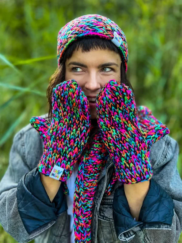 Stylowa czapka slouchy – wykonana z miękkiej wełny, idealna na chłodne dni.