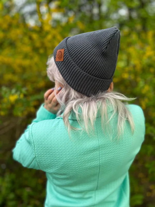 Bawełniana czapka beanie logo ekoskórka "Ciemny szary" 9 Szara bawełniana czapka klasyka dla każdego.