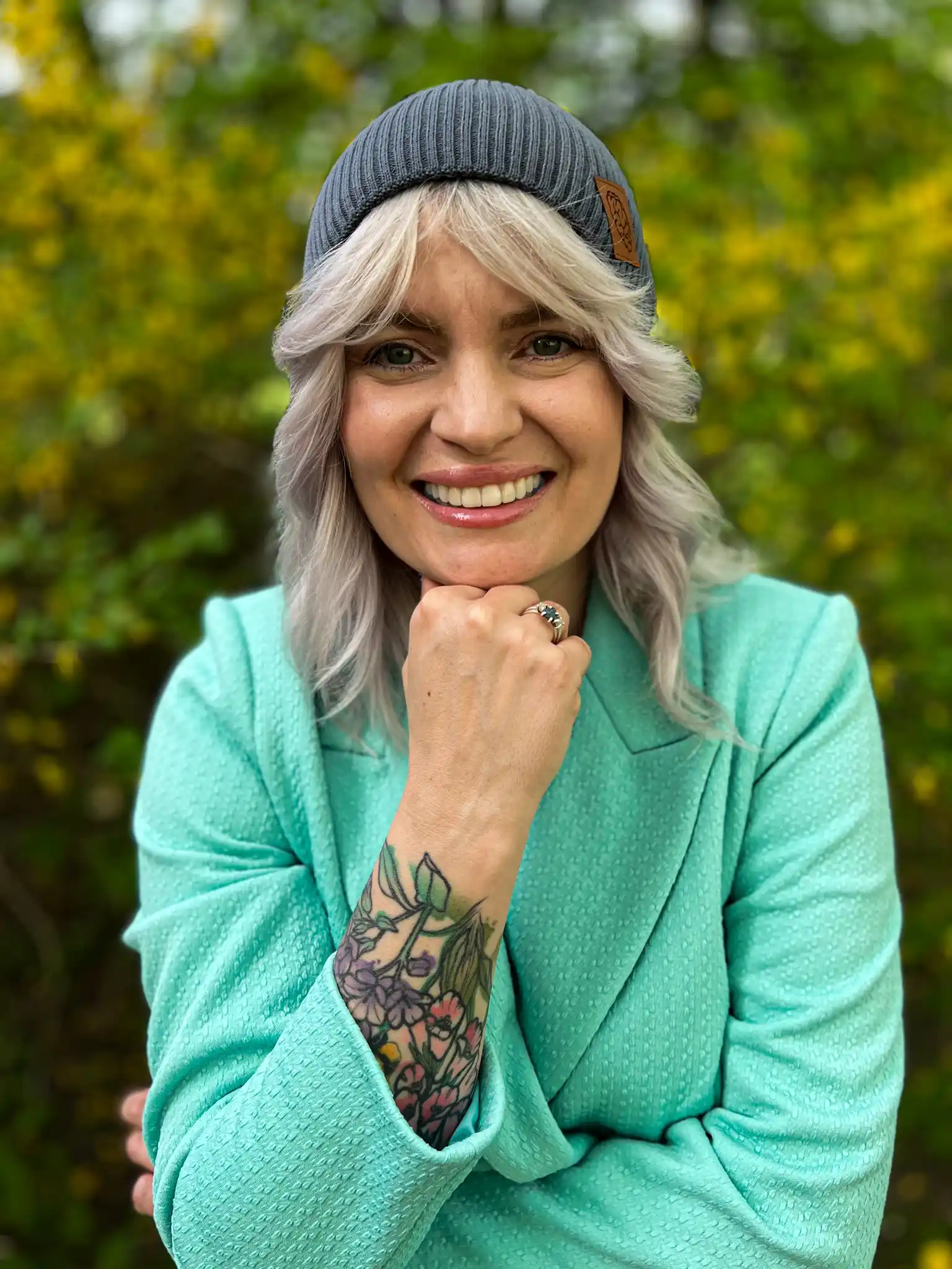 Bawełniana czapka beanie logo ekoskórka "Ciemny szary" 153 Szara czapka beanie na każdą okazję