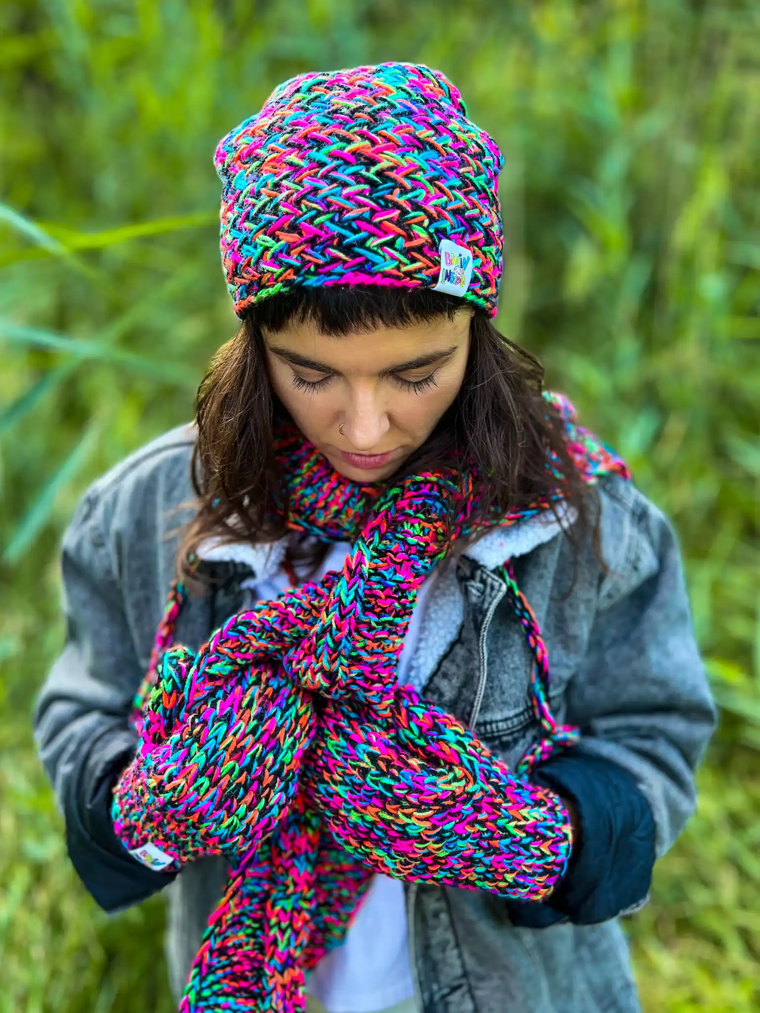 Rękawiczki MERINO 50% ,,Czarne kolorki" 76 Wełniana czapka slouchy – luźny krój dla wyjątkowego komfortu i stylu.