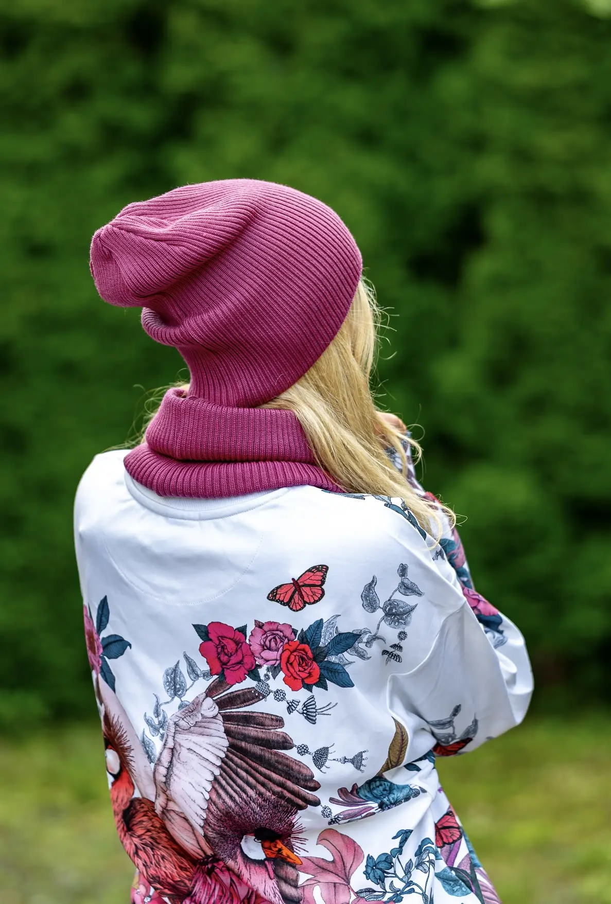 Damska luźna czapka MERINO logo kolorowe "Palona Malina" 142 czapka sezonowa damska merino
