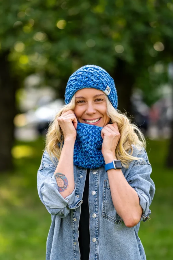 Czapka MERINO 66% ,,Niebieskości" HOPE 9 czapka z podszewką