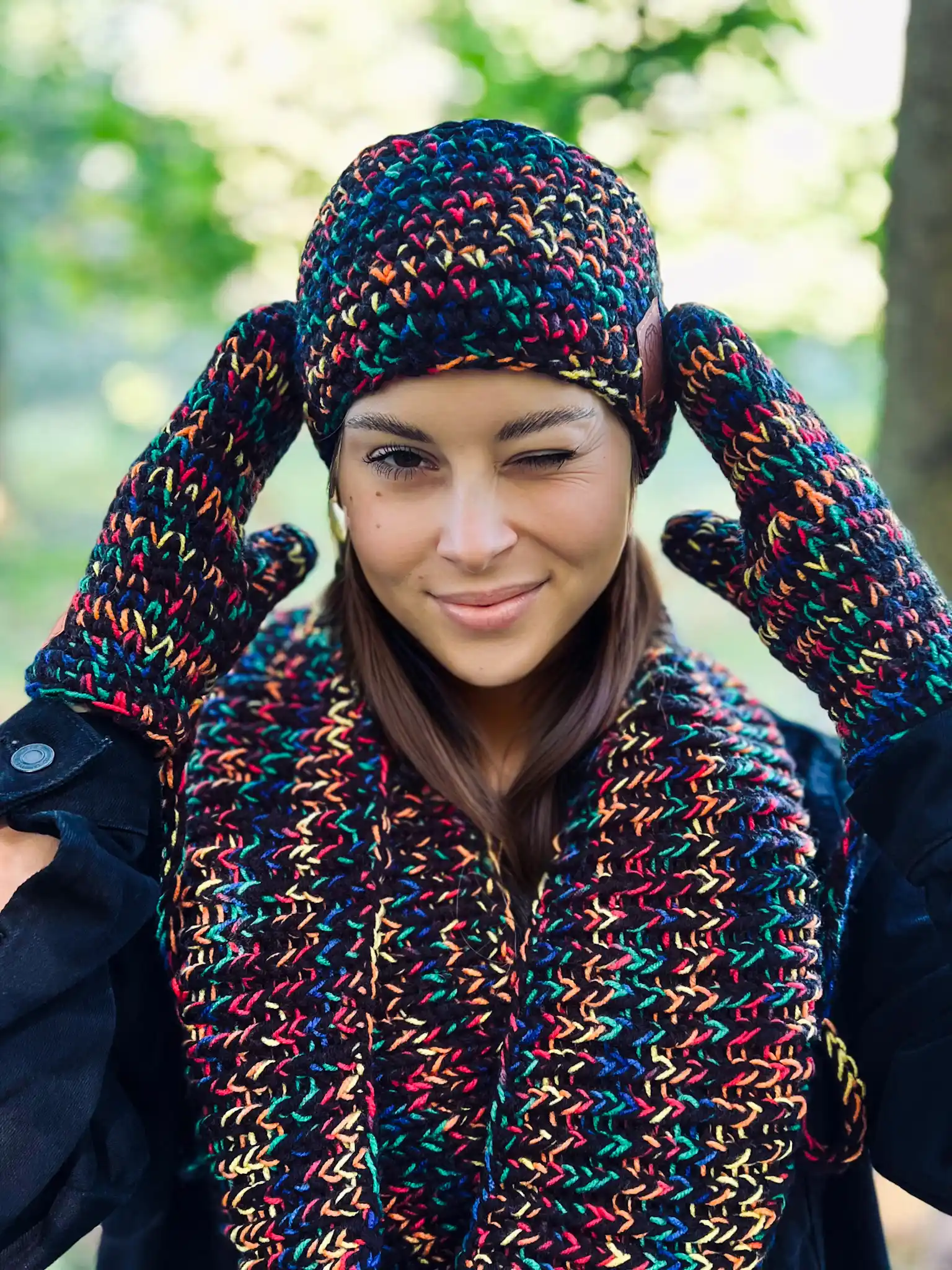 Rękawiczki MERINO 75% ,,Czarne czerwienie" 231 jednopalczaste rekawiczki handmade z dodatkiem welny
