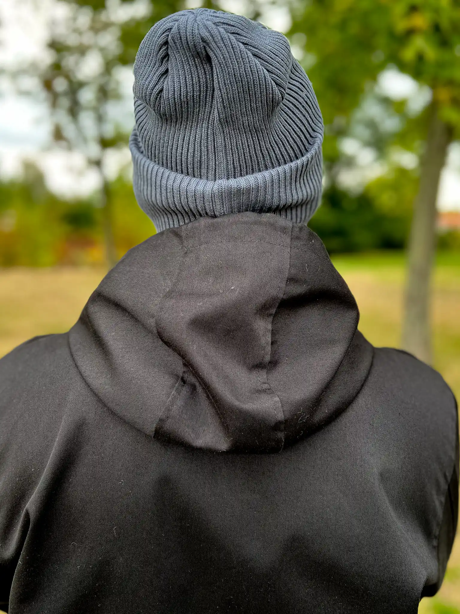 Męska luźna czapka z bawełny logo kolorowe "Ciemny szary" 130 jesienna czapka