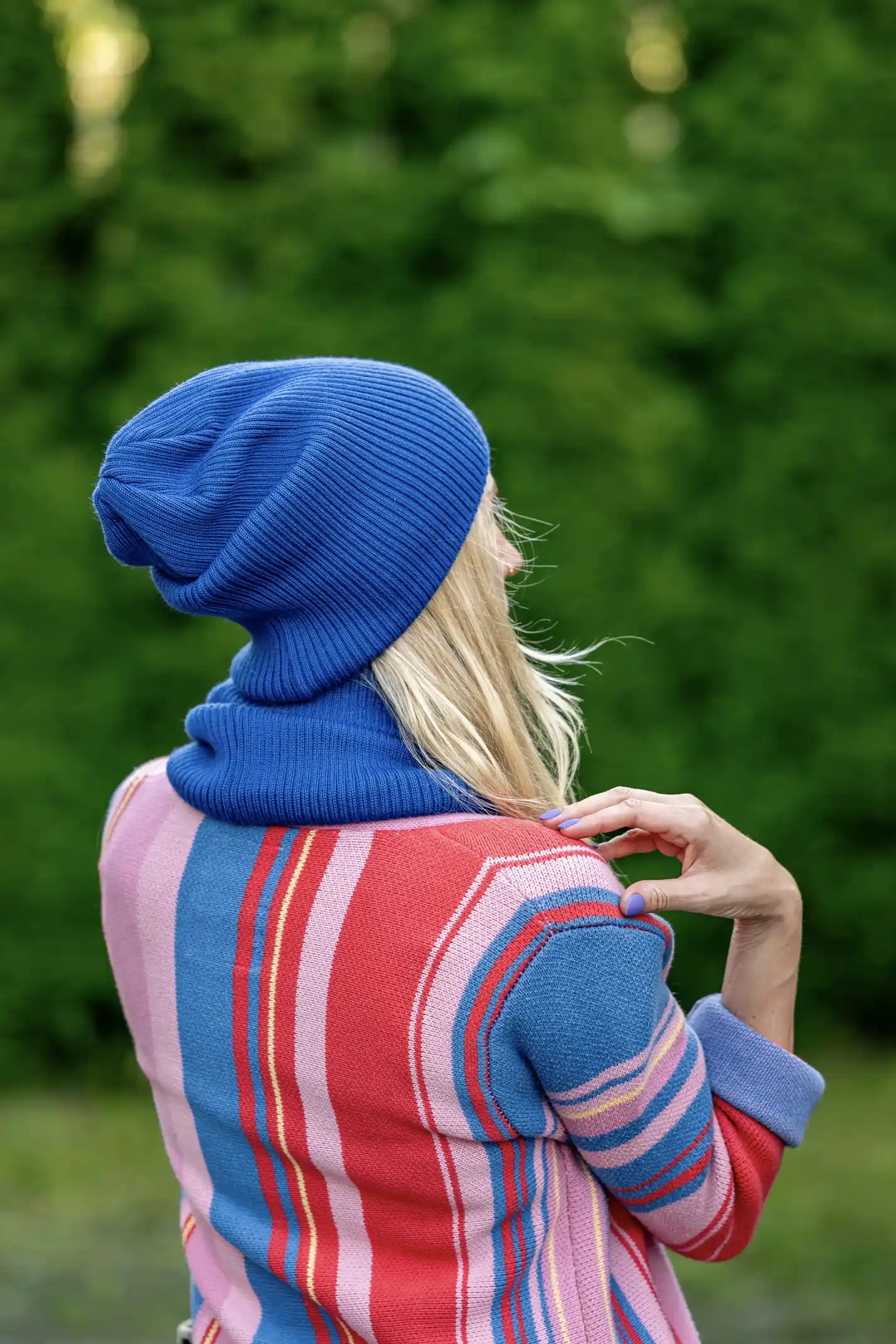 Czapka slouchy MERINO logo kolorowe "Niebieski Kobalt" 109 kobaltowa czapka do stylizacji