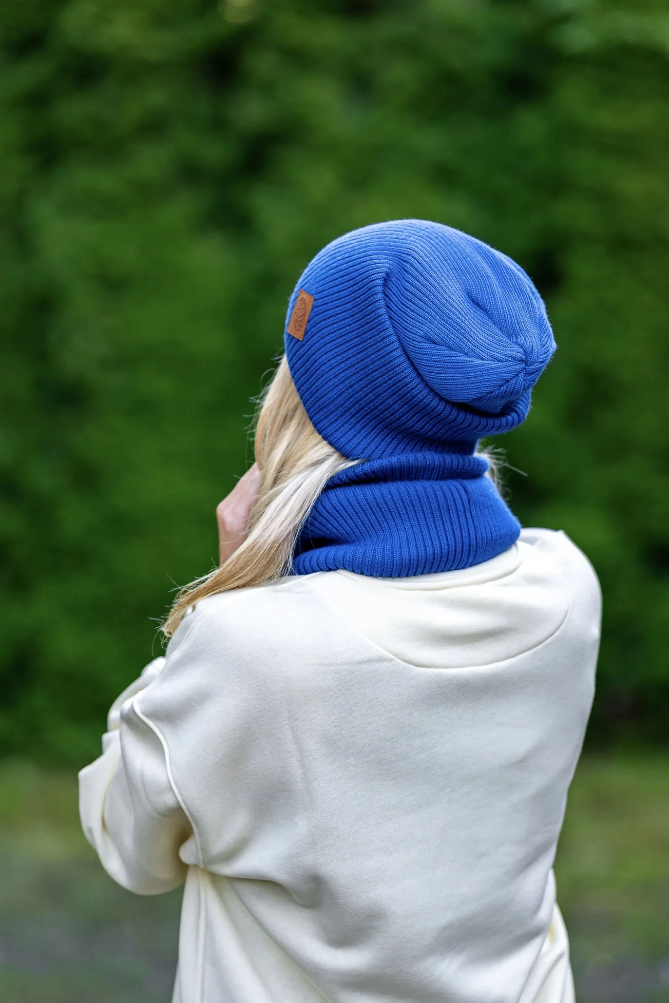 Czapka long MERINO logo ekoskórka "Niebieski Kobalt" 104 kobaltowy dodatek zimowy