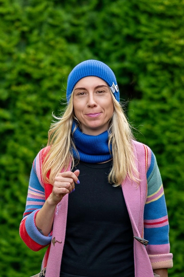Czapka slouchy MERINO logo kolorowe "Niebieski Kobalt" 108 merino czapka i komin