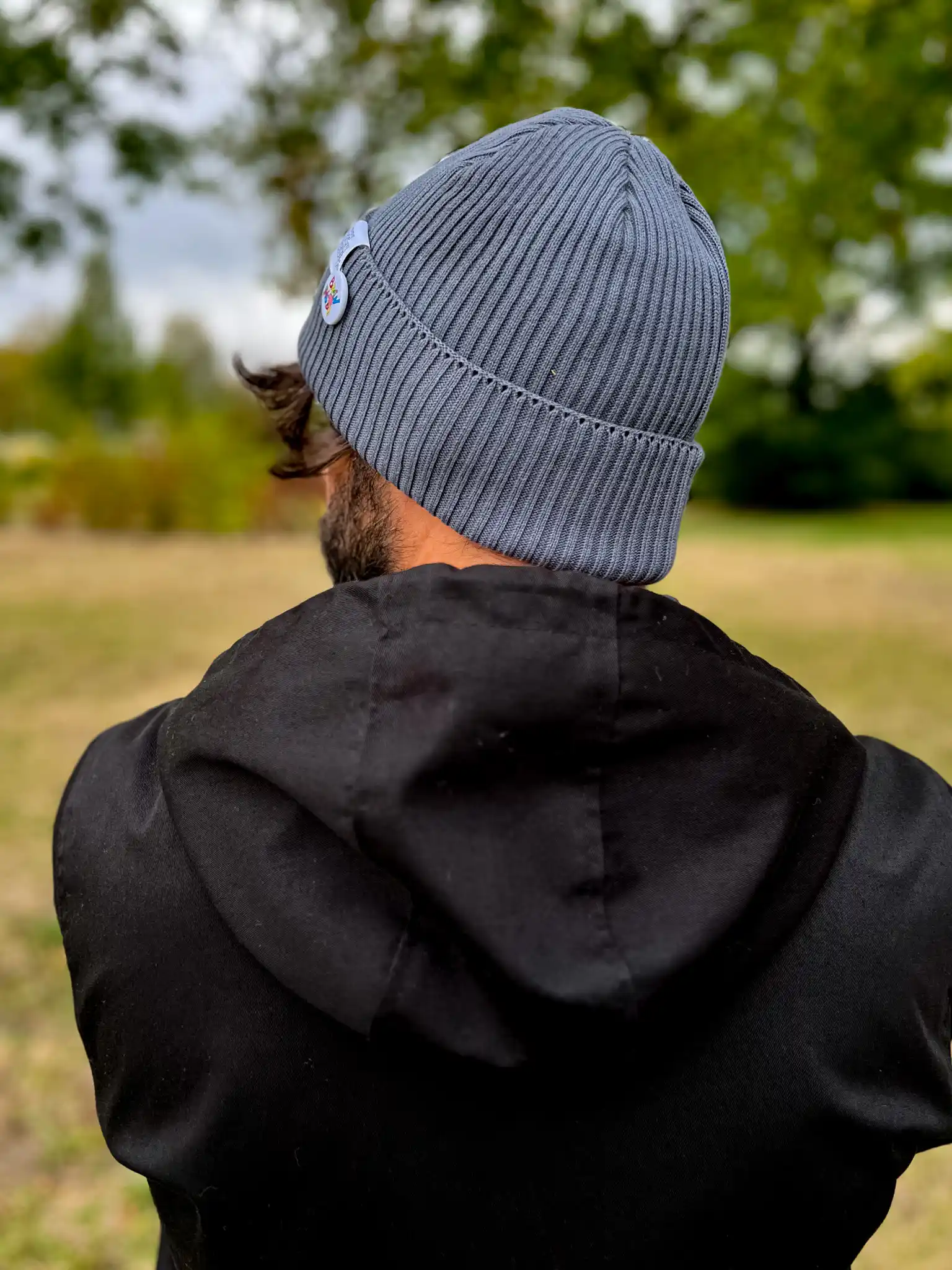 Męska czapka beanie z bawełny logo kolorowe "Ciemny szary" 195 szara dokerka