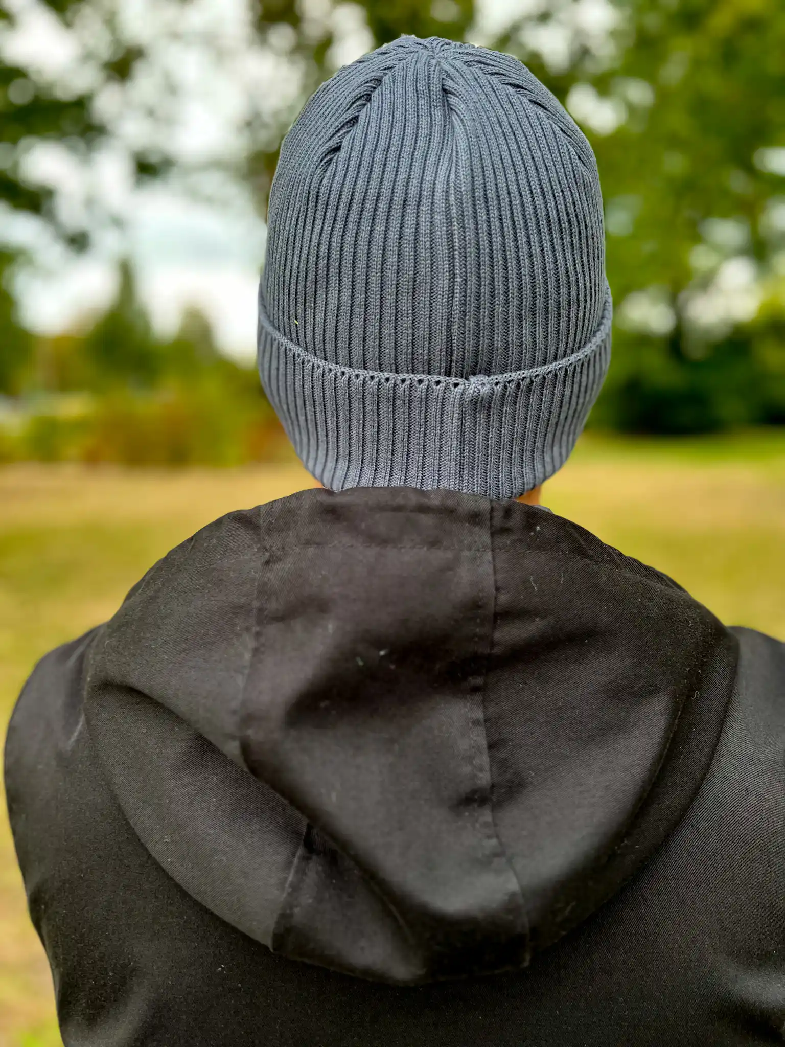Męska czapka beanie z bawełny logo kolorowe "Ciemny szary" 193 szara męska czapka