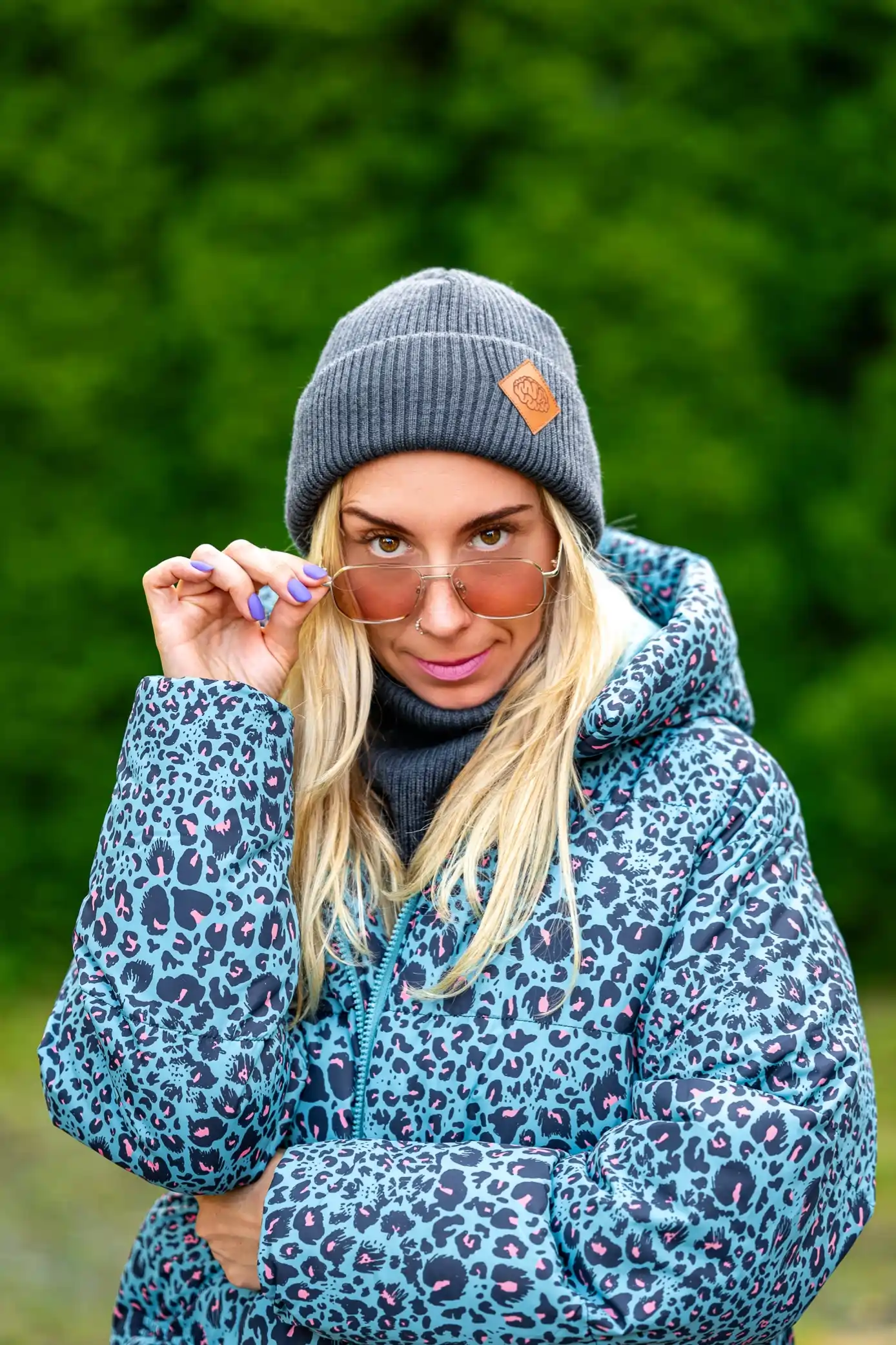 Czapka beanie MERINO logo ekoskórka "Ciemny Szary" 20 uniwersalna czapka damska