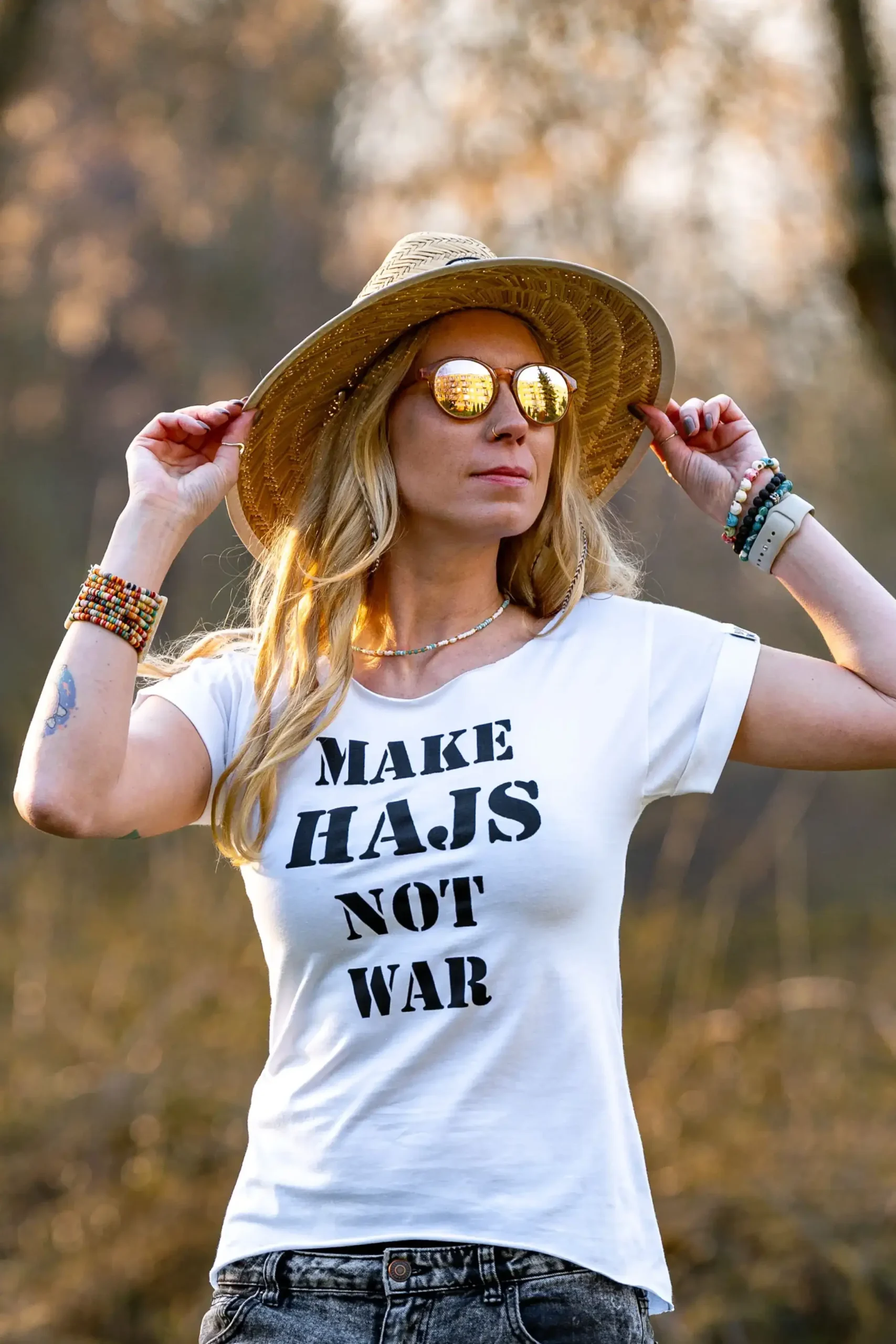 Biała koszulka z napisem Make hajs not WAR 181 bawełniana biała koszulka z napisem (2)