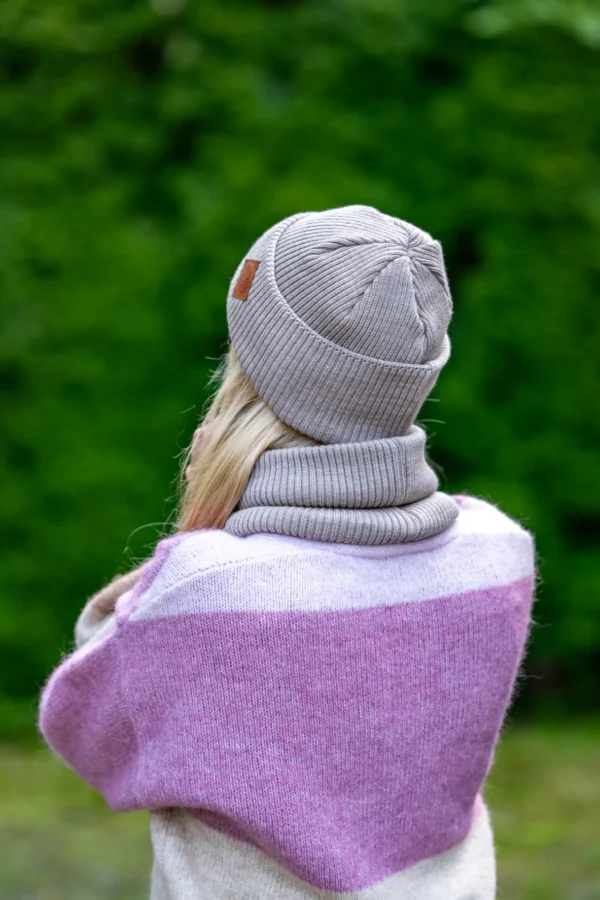 MERINO czapka wywijana logo ekoskórka "Beż" 9 beżowy komplet merino