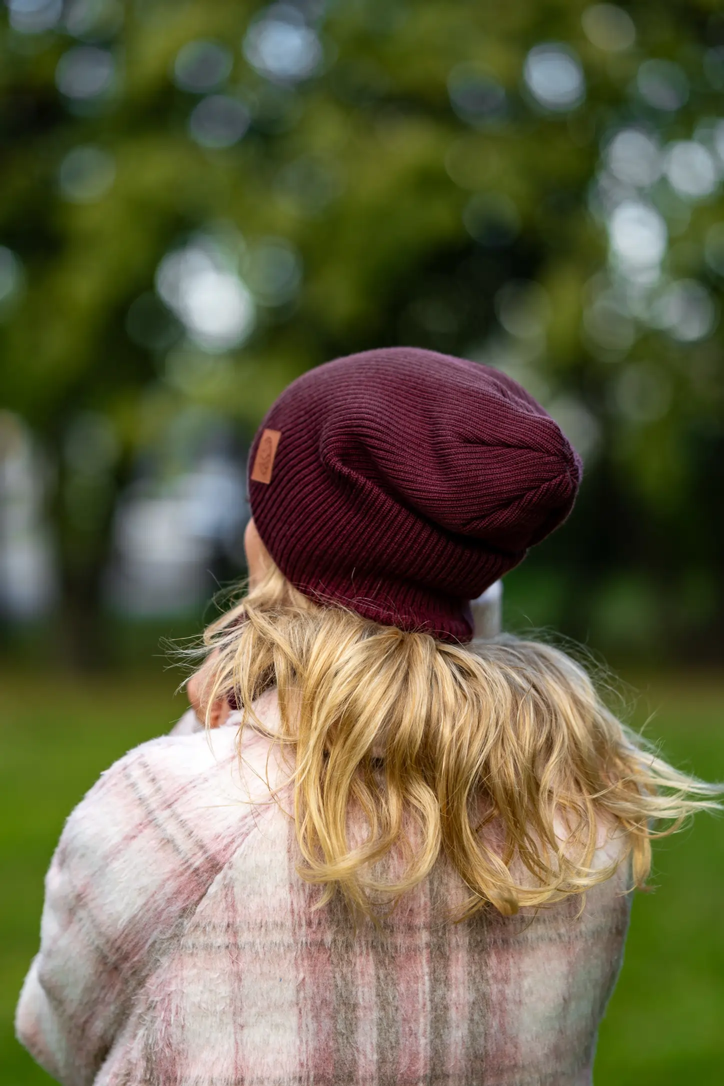 Czapka smerfetka MERINO logo ekoskórka "Bordo" 118 bordowy dodatek zimowy