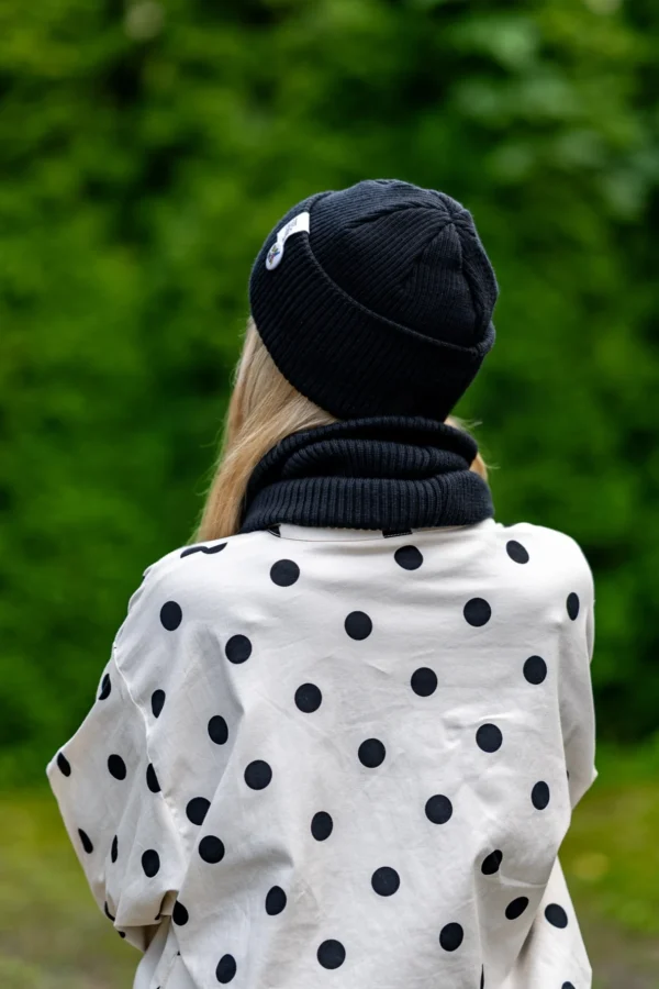 Czapka beanie MERINO logo kolorowe "Czarny" 13 czapka all season