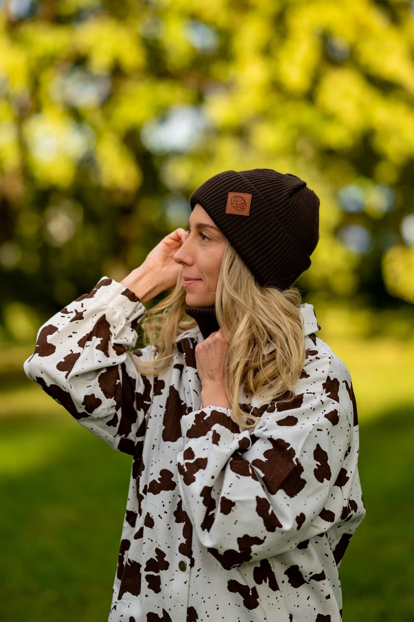 MERINO czapka beanie logo ekoskórka "Brąz" 43 czapka all season merino