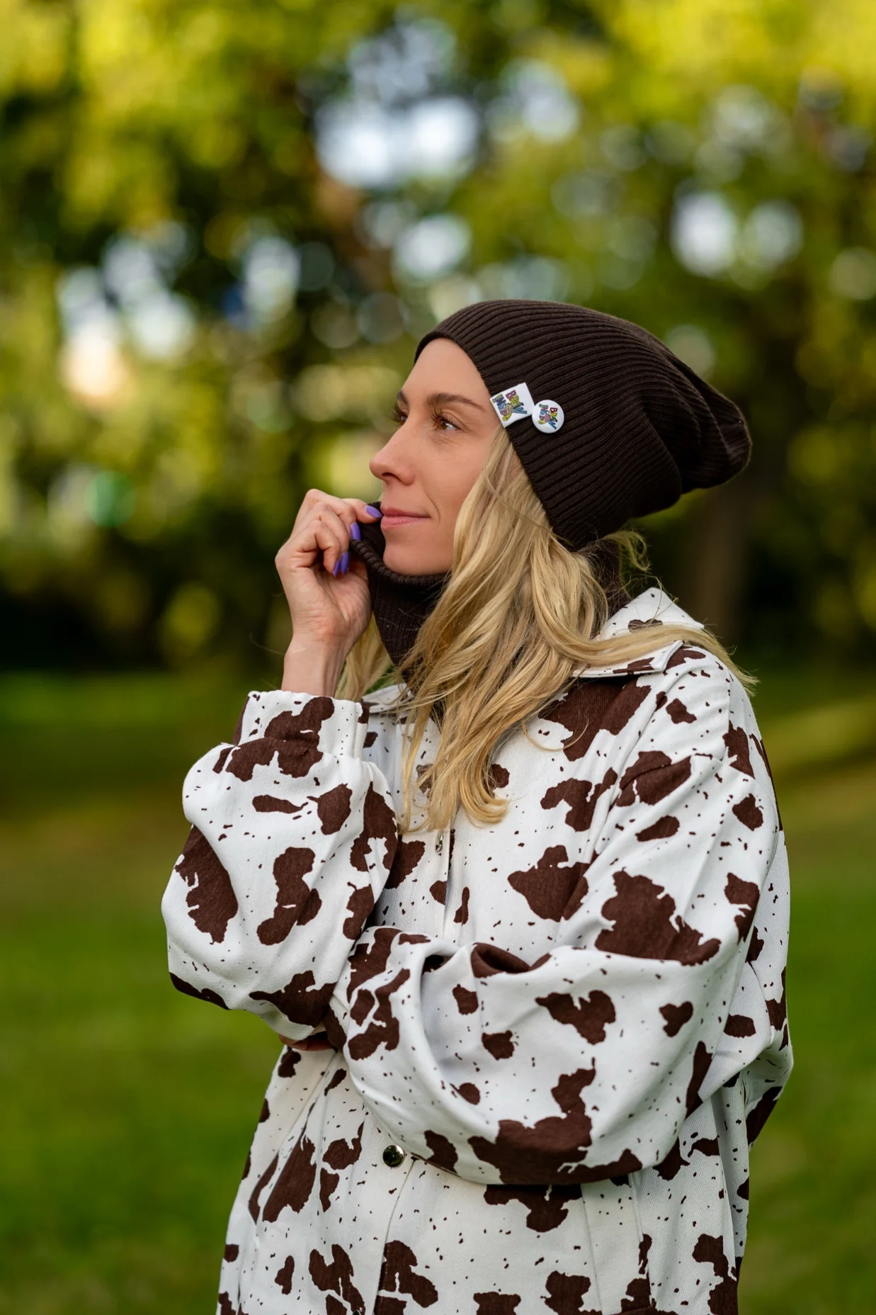 Luźna czapka MERINO logo kolorowe "Brąz" 144 czapka all season