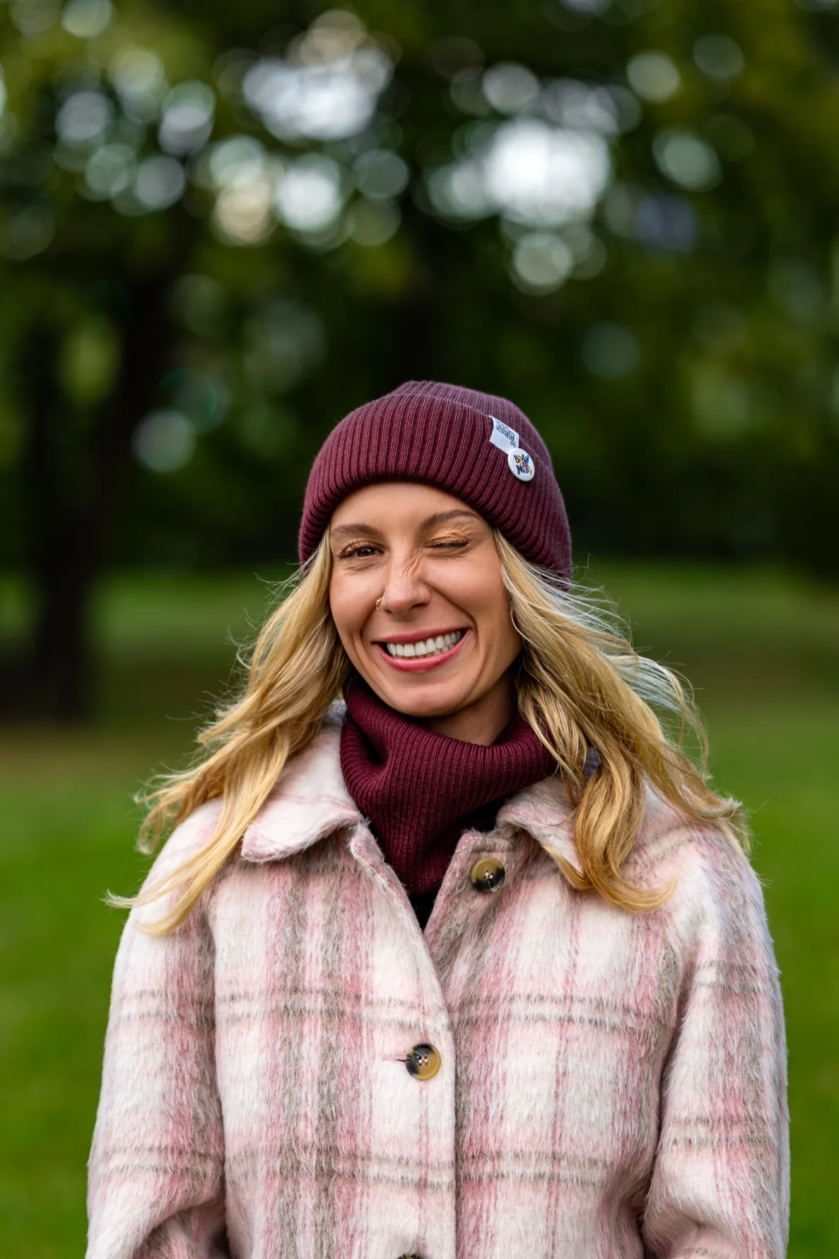 Beanie MERINO logo kolorowe "Bordo" 115 czapka damska z merino