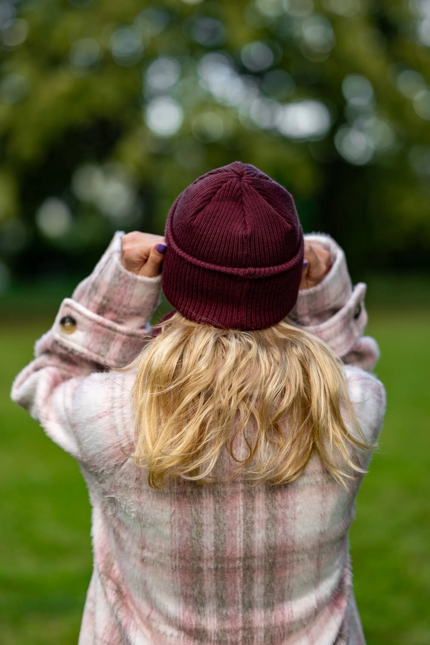 MERINO czapka wywijana logo ekoskórka "Bordo" 65 czapka merino na jesień