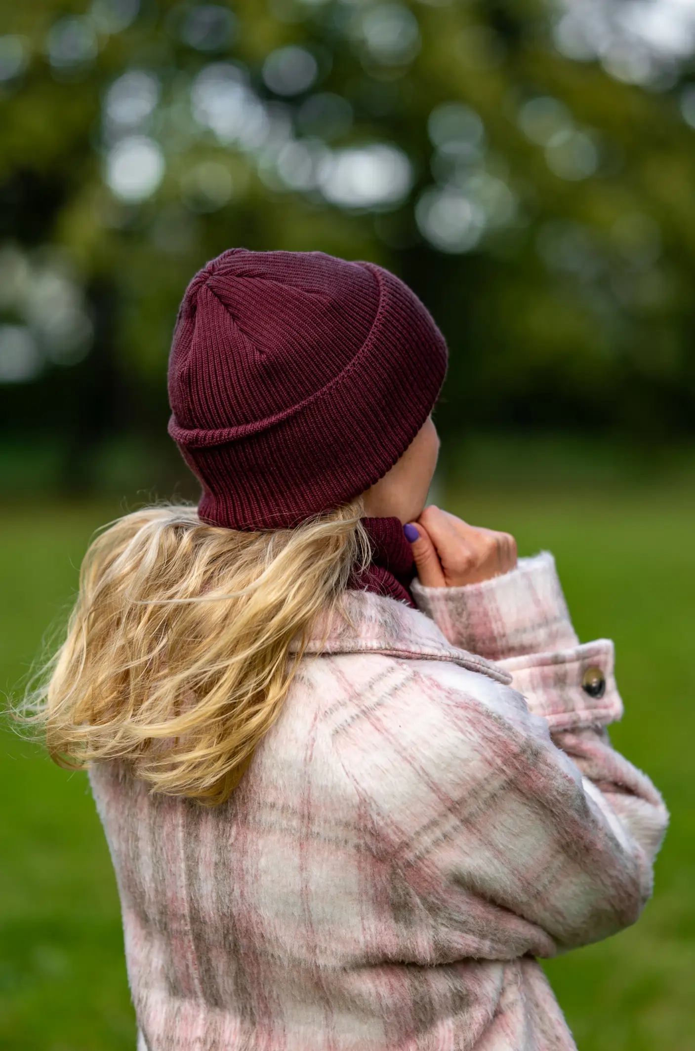 MERINO czapka wywijana logo ekoskórka "Bordo" 67 czapka merino na wiosnę