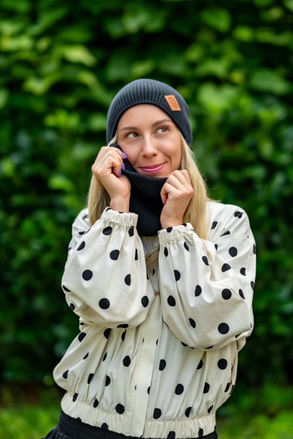 czarna czapka beanie