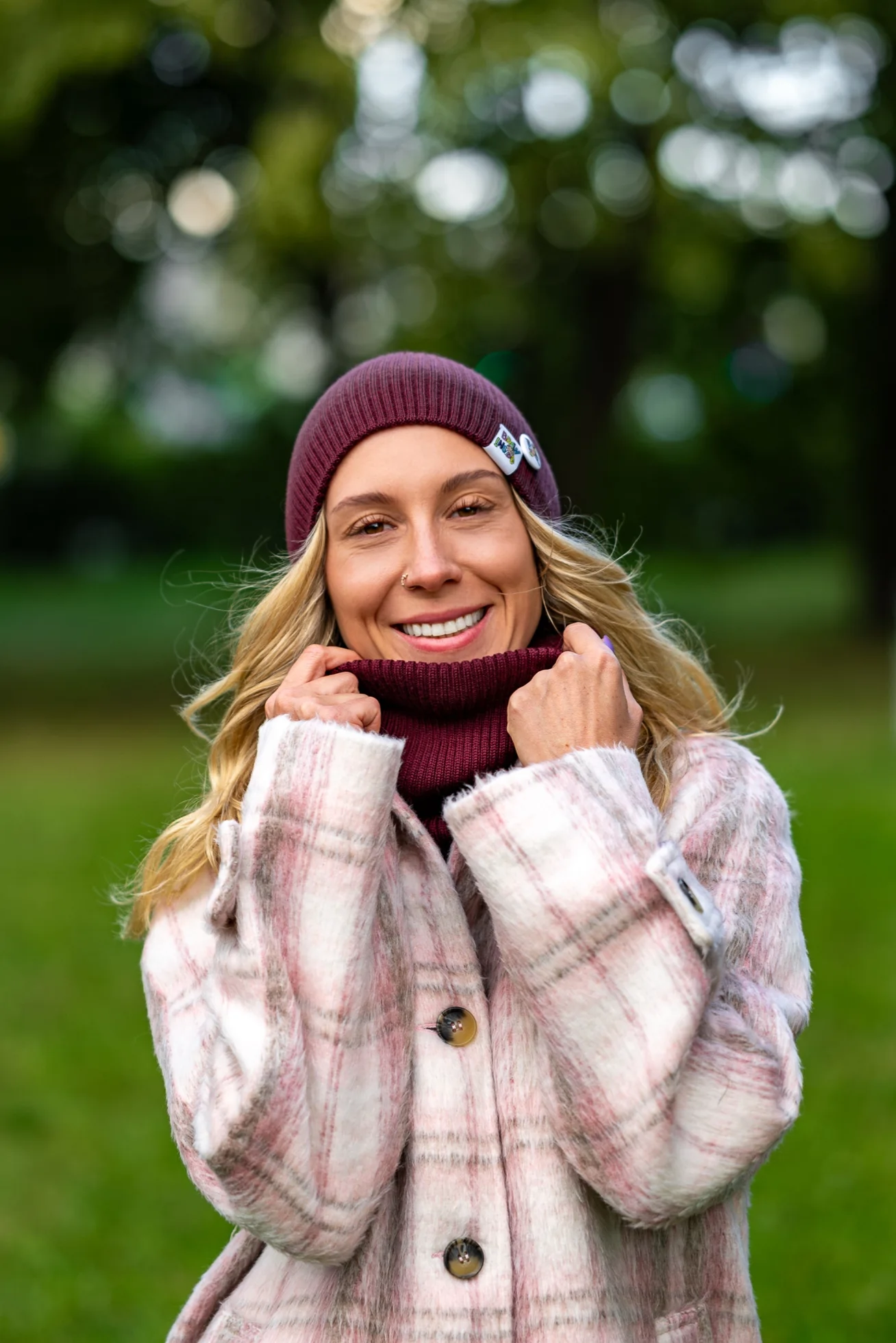 Czapka slouchy MERINO logo kolorowe "Bordo" 103 komplet damski z merino