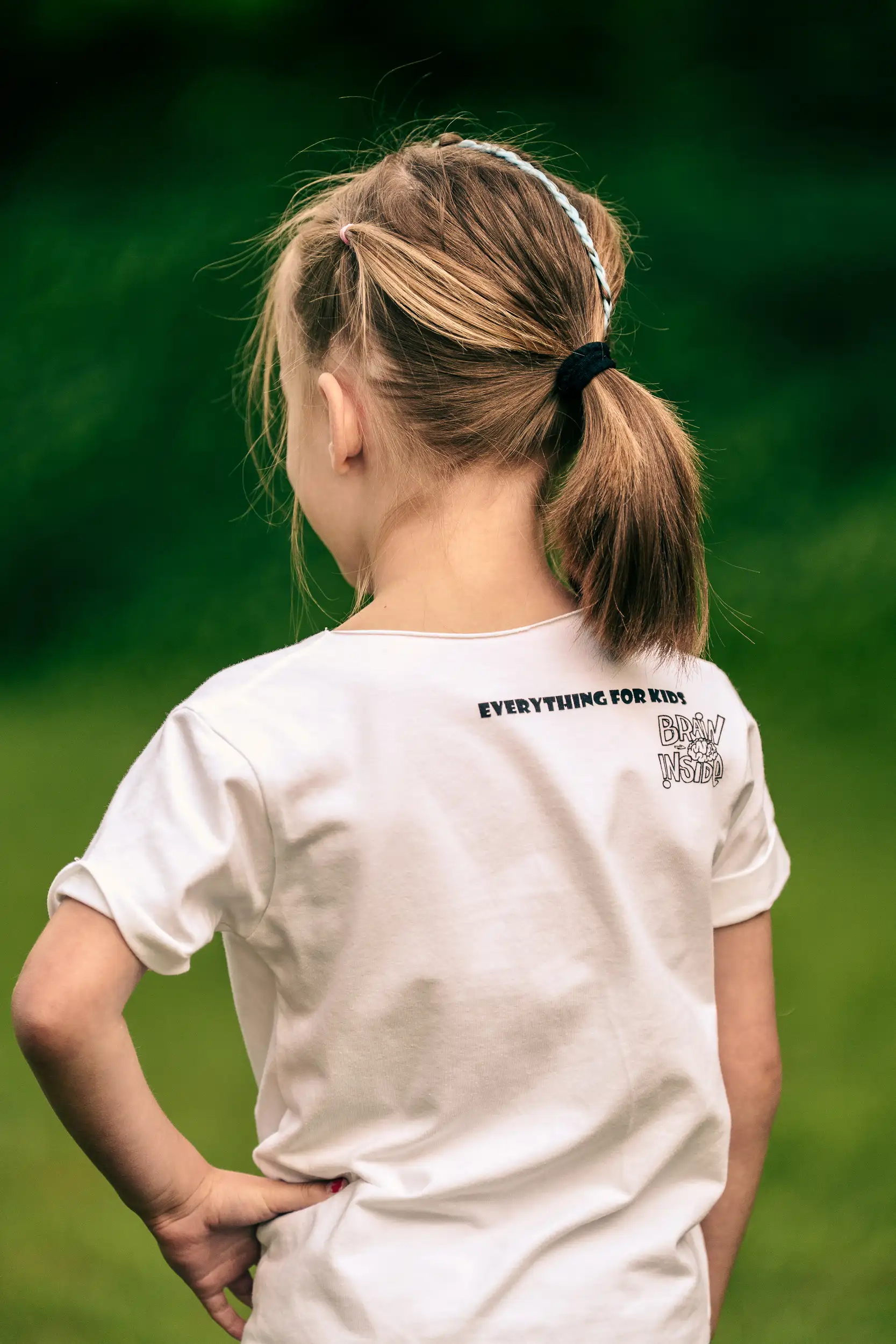 Biała koszulka dla dziecka "Beware: kid inside" 109 koszulki z napisami dla dzieci