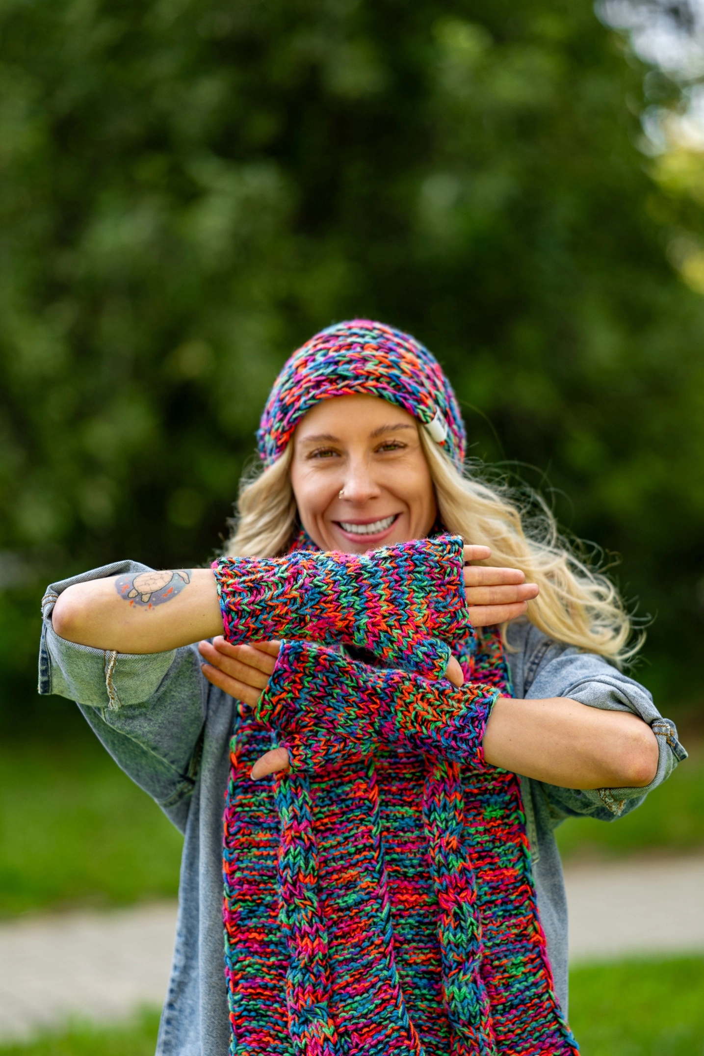 Mitenki MERINO 50% ,,Czarne Kolorki" 24 merino kolorowe mitenki