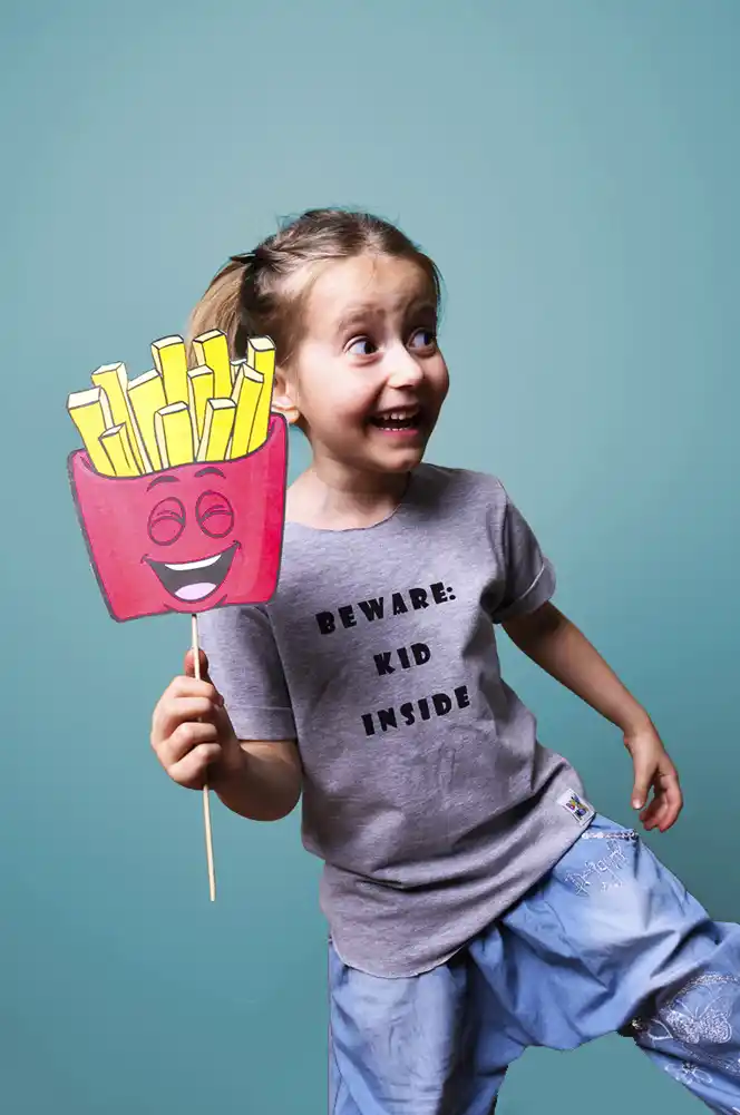 Szara koszulka dziecięca Beware: kid inside 107 nEWARE kID iNSIDE SZARA Brain Inside